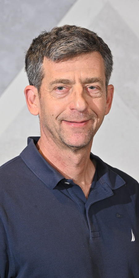 אייל - מהנדס בניין ומומחה לניהול ופיקוח פרויקטים של תמ"א 38 ופינוי בינוי בשרון