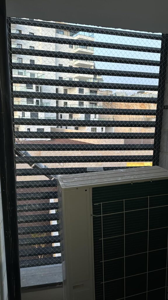 יובלים הרחקת יונים - התקנת רשת יונים במסתור פרטי