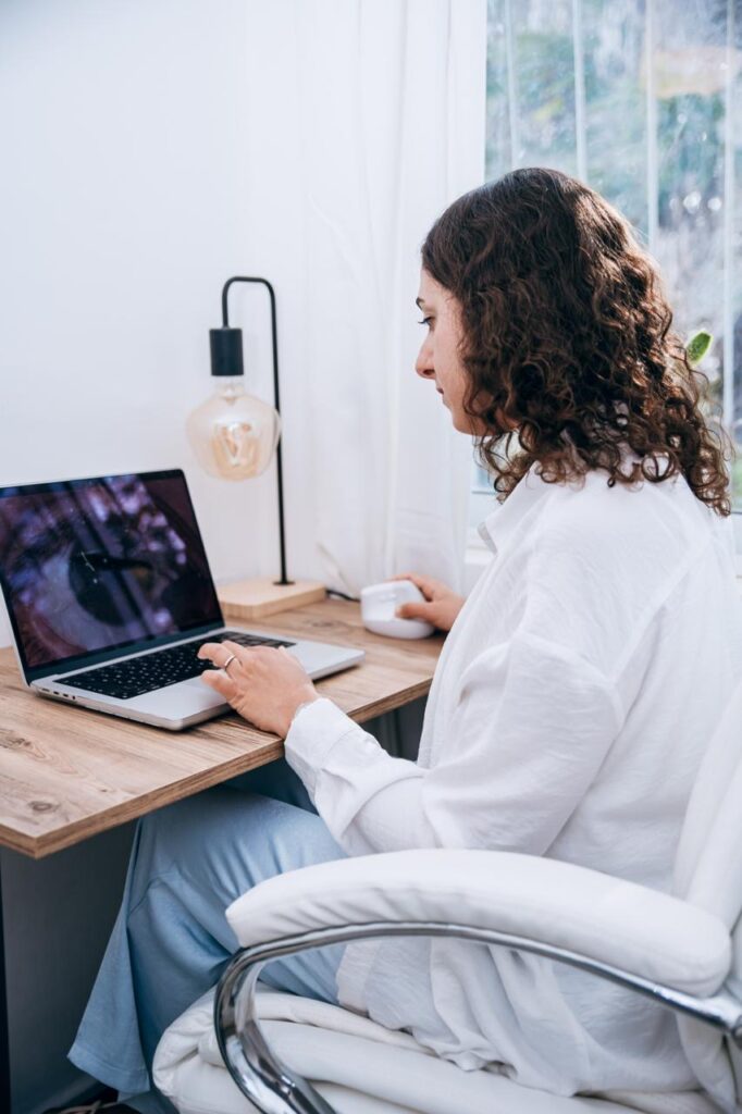 אופל שלום-סינרגיה של הטבע - טיפול באלרגיות ומחלות עור. תהליך טיפולי בן 6 מפגשים, 3 חודשים, לטיפול באלרגיות ומחלות עור בעזרת אבחון אירידיולוגי (דרך גלגל העין) ופענוח בדיקות דם, התאמת תזונה, צמחי מרפא, משחות ברקיחה אישית ורפלקסולוגיה למגיעים פיזית לקליניקה בהוד השרון (אפשר גם אונליין).